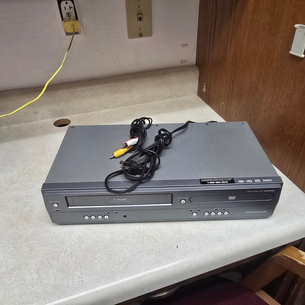 Magnavox DV200MW8 DVD Player VHS VCP Combo 4-Head Video Cassette Player 2007